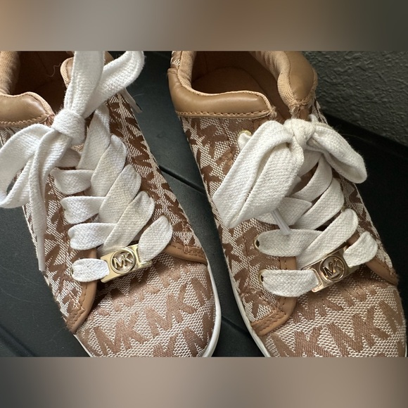Michael Kors Other - Michael Kors Hudson Tan Monogramed Girls Size 1 Lace Up Tennis Shoes